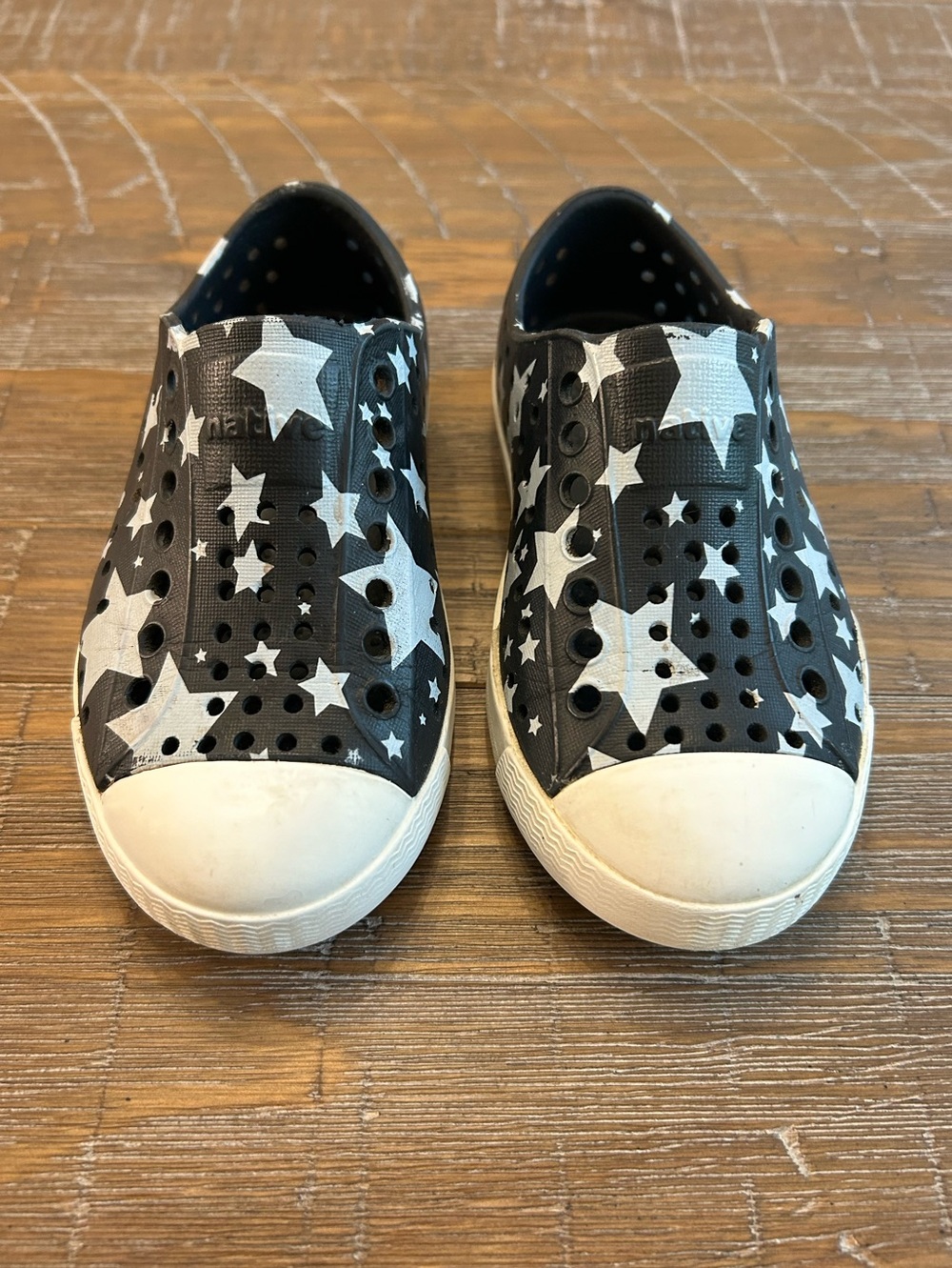 Native black star print water shoes kids 8